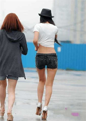 带着妻子参加互换游戏