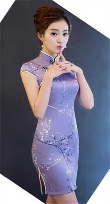 女性穿戴蝴蝶自述过程