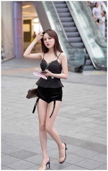 爸爸没钱还债拿女儿还