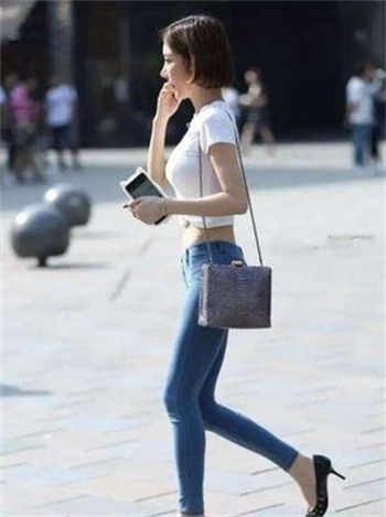 爸爸没钱还债拿女儿还