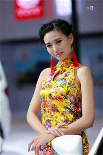 在摇晃的车厢里