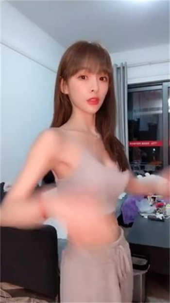 大欧派姐姐的世界只装