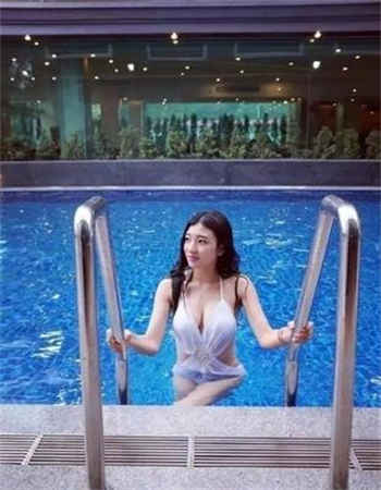 女教师犯中文字幕
