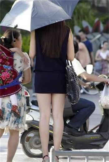 浩克跟寡姐的动图