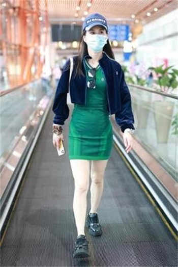 父子三人同床共侍一妻