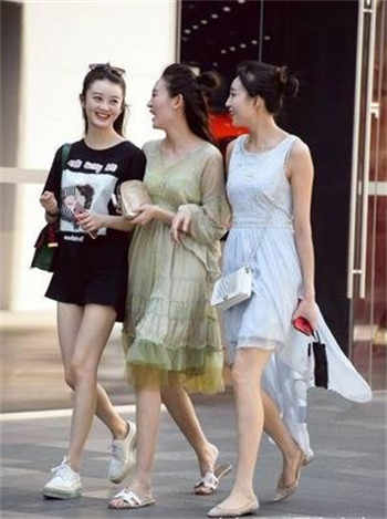 漂亮的女秘书长目的小说