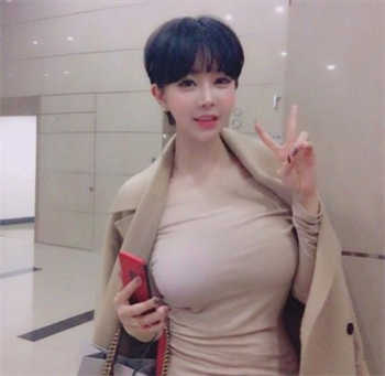 真人照片女13左右的可爱的